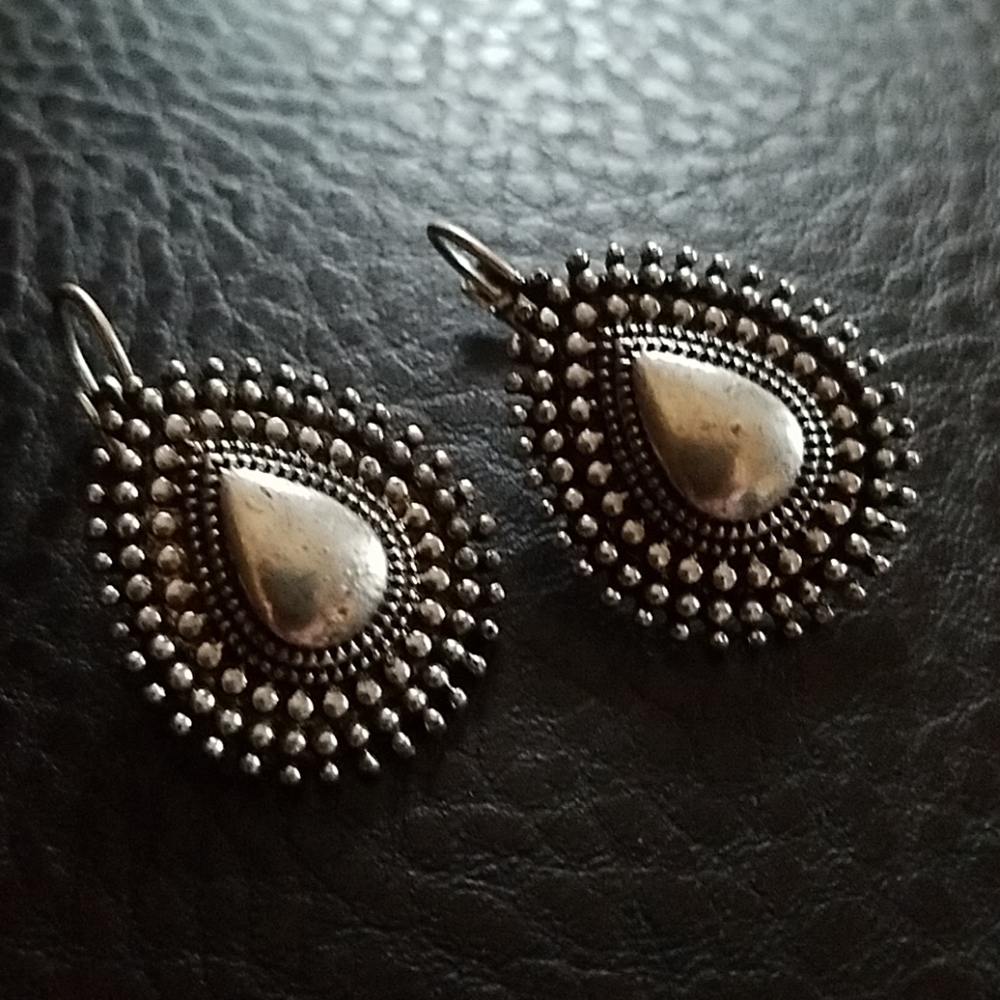 Earrings - Picture 2 of 7